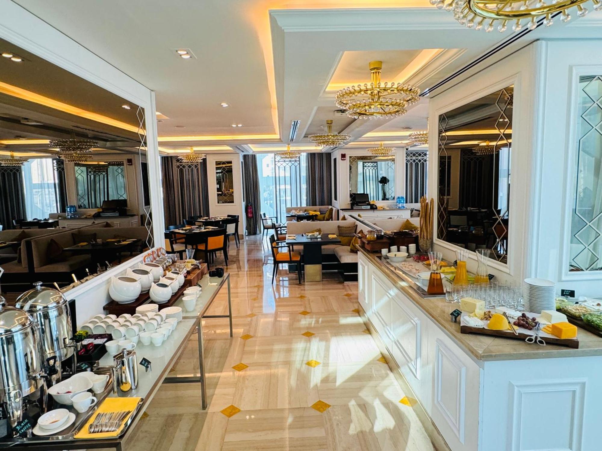 Отель Shaza Доха Экстерьер фото The restaurant at the hotel