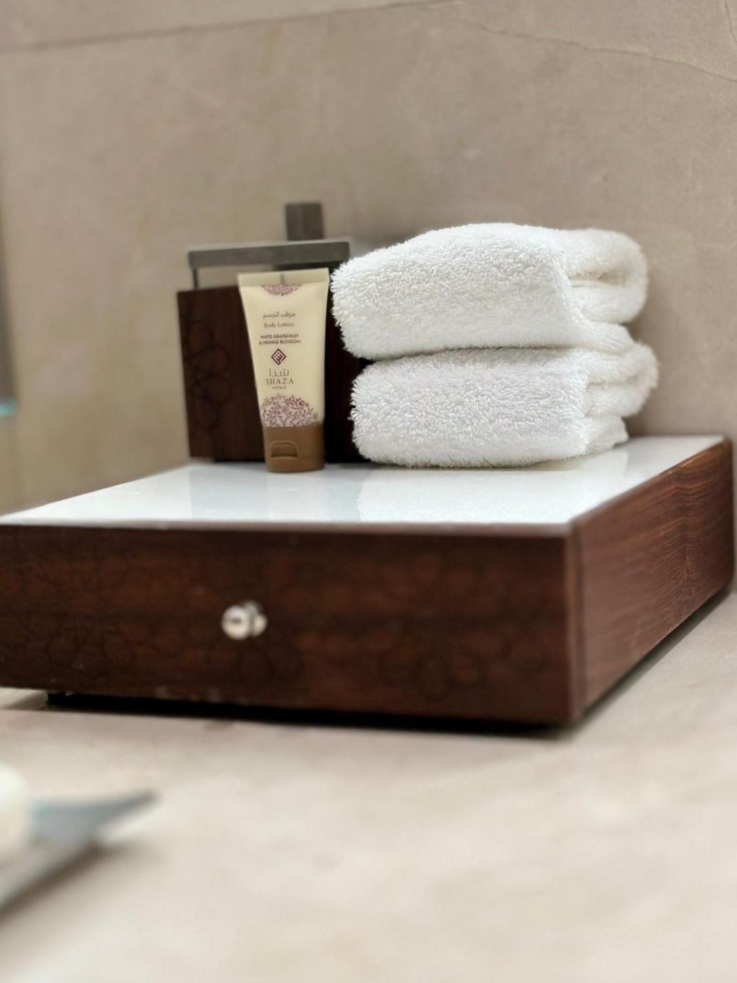 Отель Shaza Доха Экстерьер фото A drawer with a towel and soap